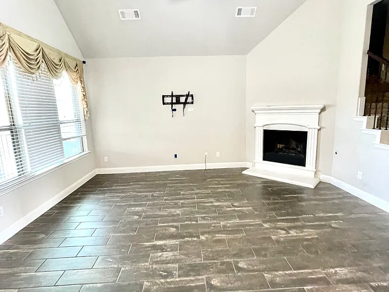236 Arbury Dr — Photo 10