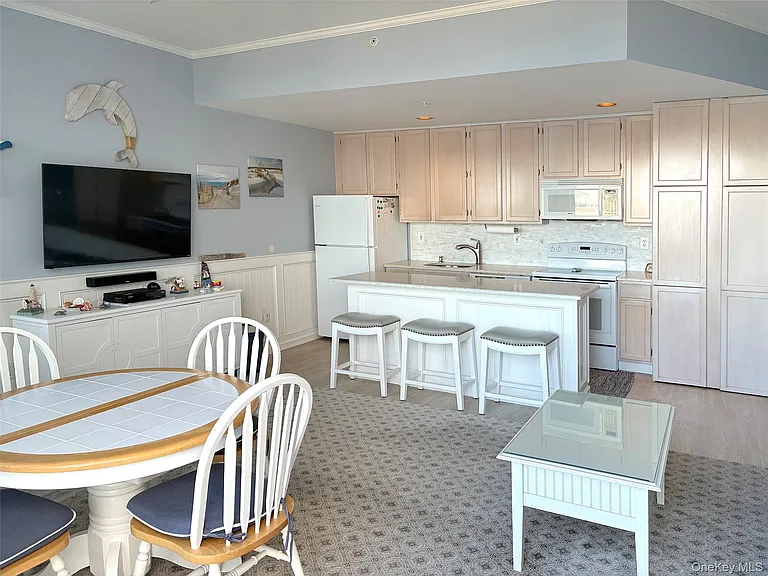 250 Dune Rd #120 — Photo 12