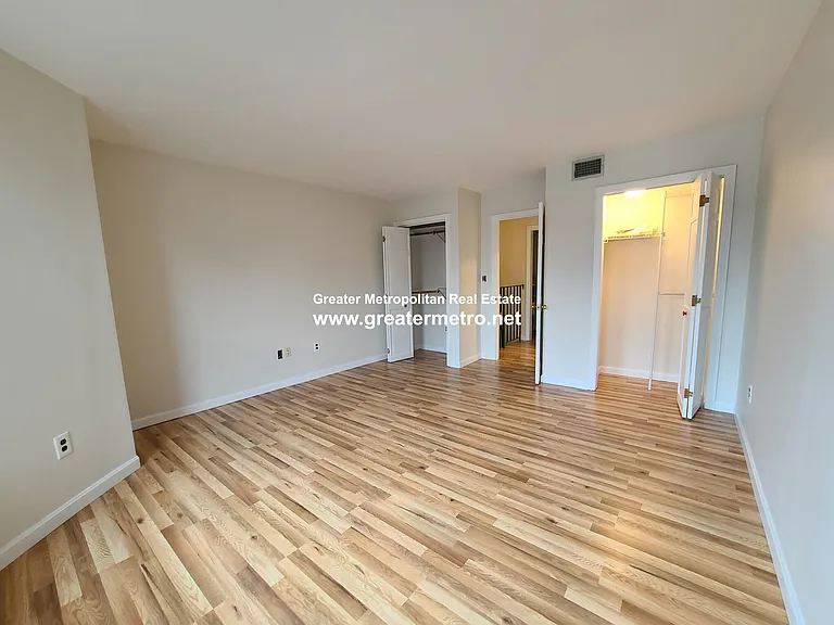 30 Clark St #4 — Photo 7