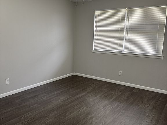5th image of 2611 27th St #42