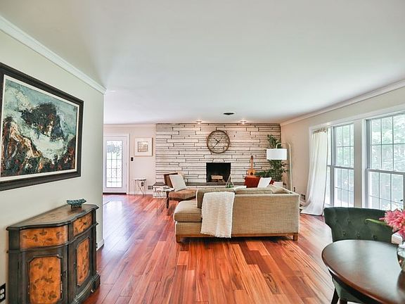 3rd image of 4 N Maple Ln