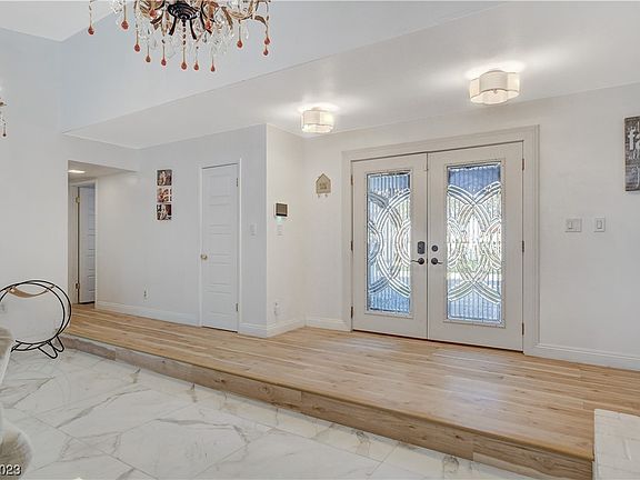 3rd image of 3215 Rosanna St