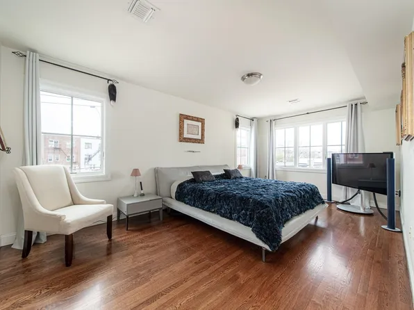 11 Washington Place image 9 of 19