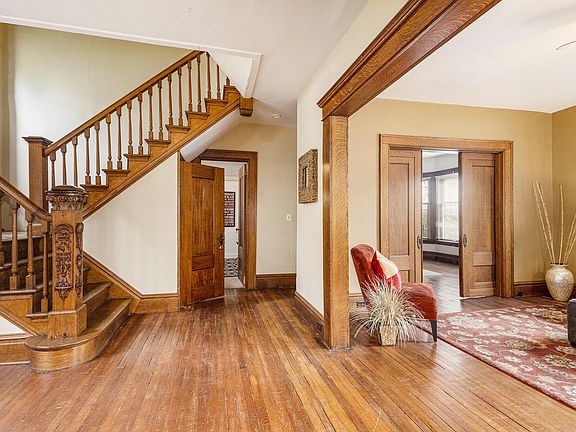 3rd image of 582 Lafayette Ave SE