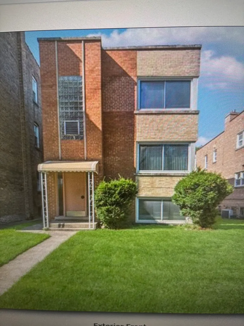3 bed, 1.5 bath, 2000 sqft, $2,400 — Photo 1