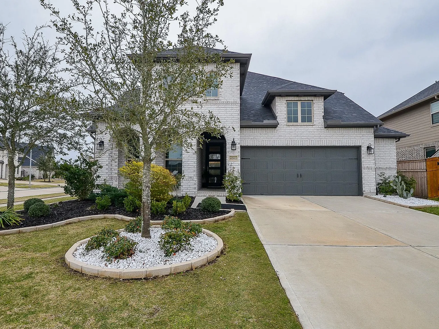 4 bed, 3.0 bath, 2877 sqft, $3,500 — Photo 1