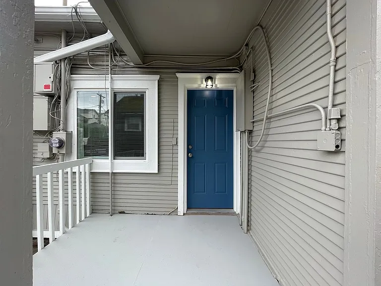 2232 Hoyt Ave- 5 Unit — Photo 18