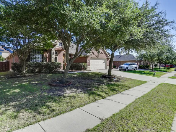 5840 Sunny Meadow Ln, Grand Prairie, TX 75052