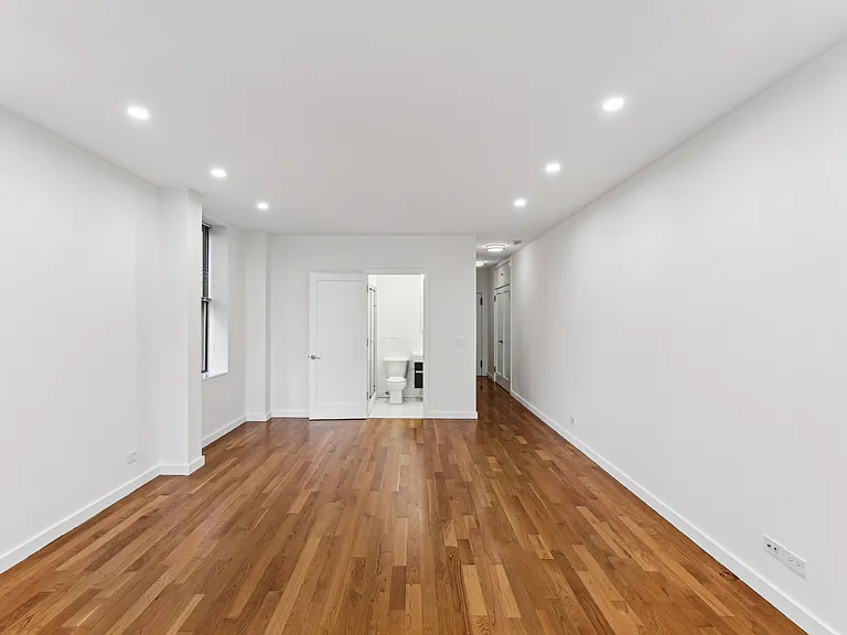 920 Riverside Dr #21A — Photo 5