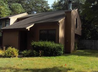 26 Arrow Wood Pl, Malta, NY 12020