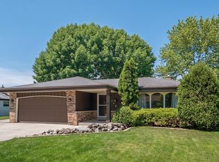 7549 S 72nd St, Franklin, WI 53132