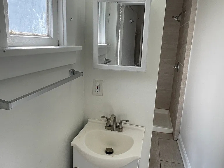 1924 E 123rd St — Photo 10