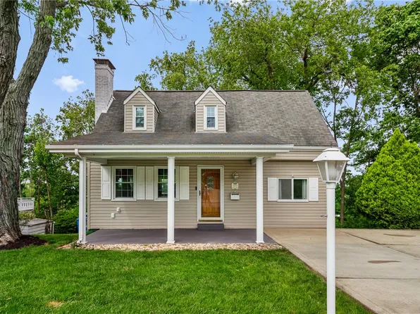3233 Circle Dr, Pittsburgh, PA 15227