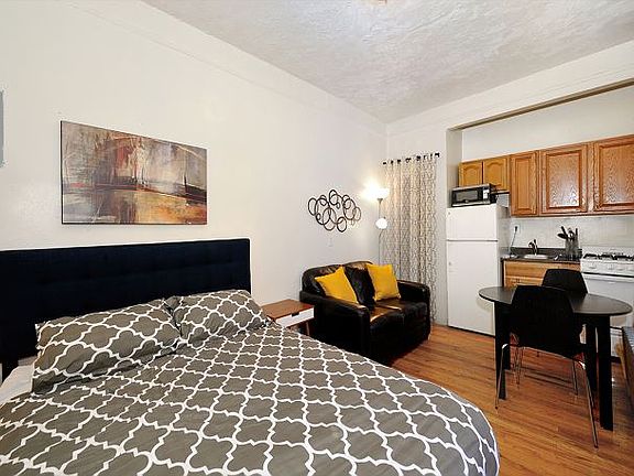 5th image of 402 W 51st St APT 1A