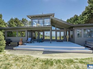 81 E Bluff Dr, Port Angeles, WA 98362