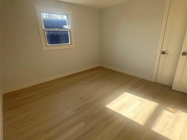 557 E Hudson St — Photo 8
