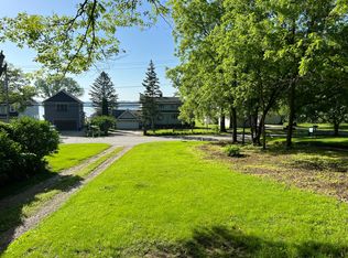 W304N2509 Maple Ave, Pewaukee, WI 53072