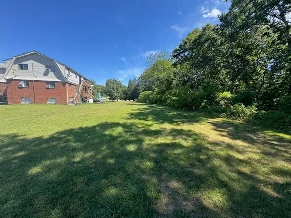 169 South St APT 11, Plymouth, MA 02360