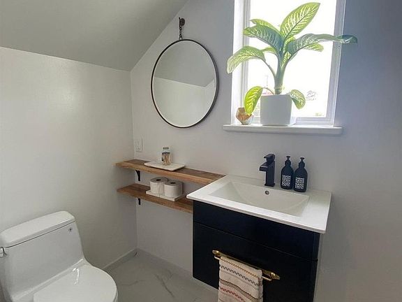 5th image of 633 Hampshire St APT 2