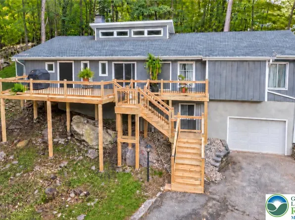 6375 Decker Rd, Bushkill, PA 18324