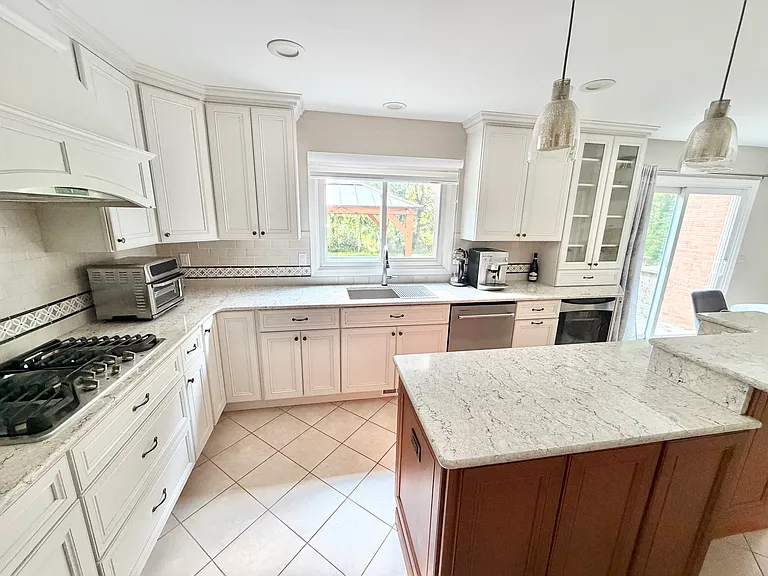 24299 Lynwood Dr — Photo 4