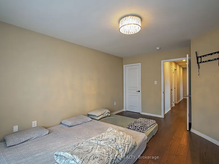 81 Baffin Cres — Photo 26
