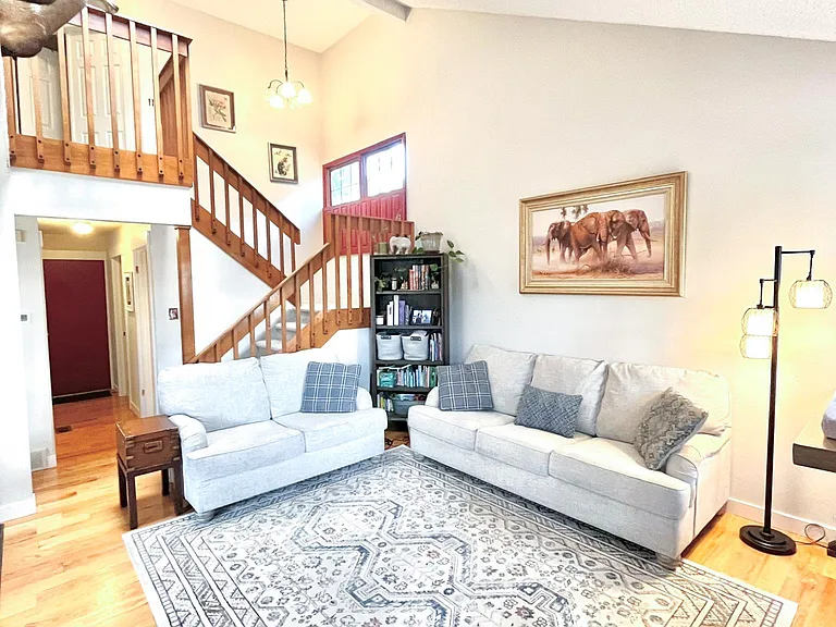 1872 Brookdale Dr — Photo 3