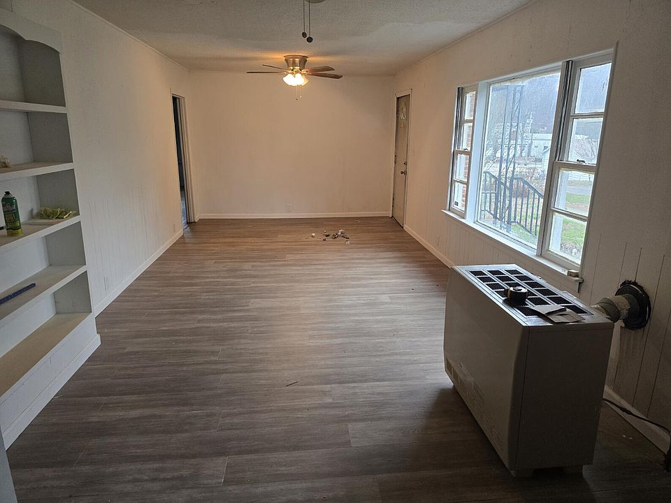 2nd image of 111 Mountainview Dr