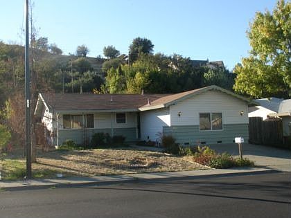 1st image of 384 Markham Ave