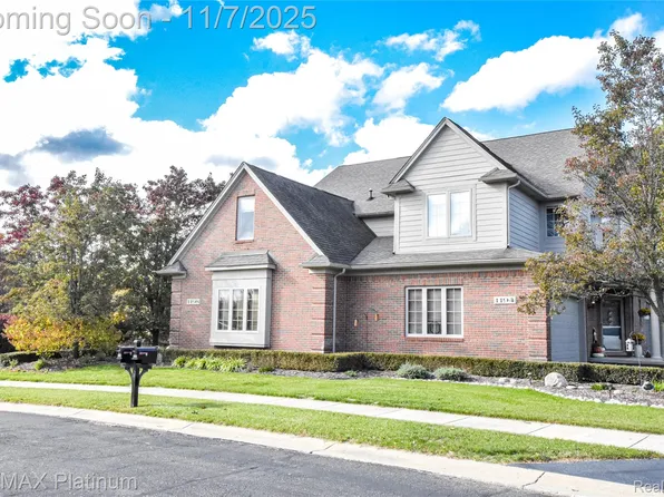 1198 Alissa Marie Dr #1, Highland, MI 48357