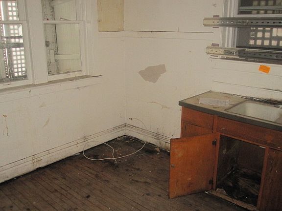 4th image of 1640 S 47th Ct
