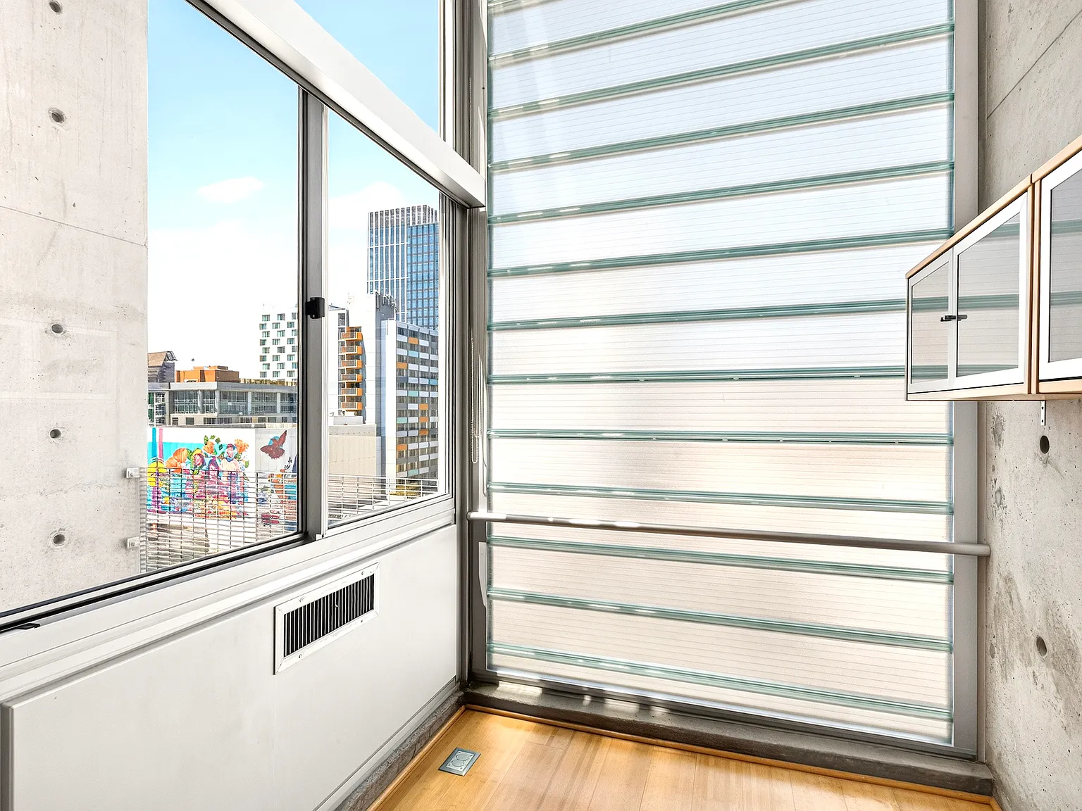 1 bed, 1.5 bath, 1000 sqft, $4,995 — Photo 4