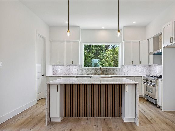 4th image of 1032 W 17th St #A