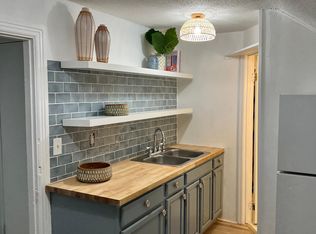 31 Mary Ave APT 3, East Providence, RI 02914
