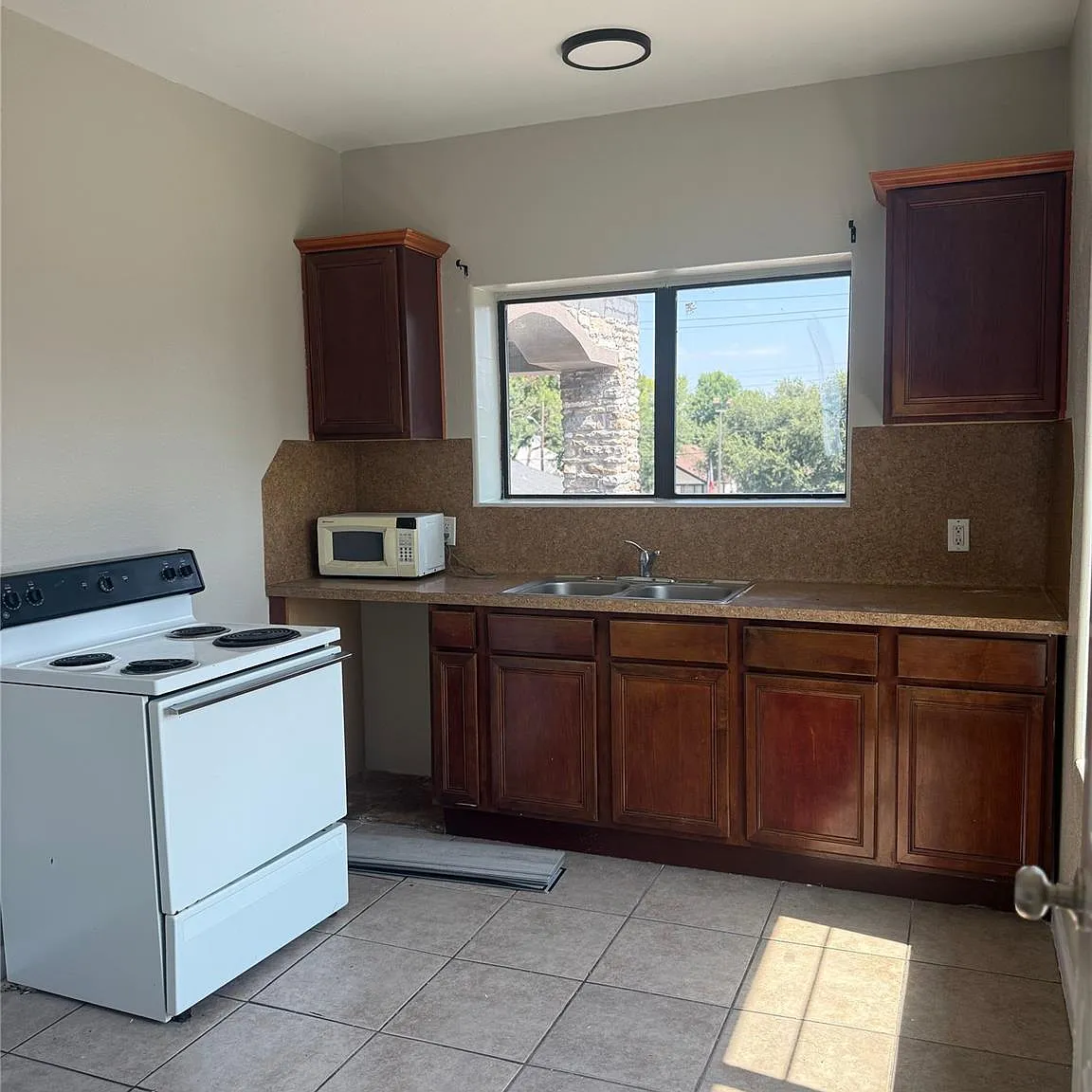 1 bed, 1.0 bath, 650 sqft, $950 — Photo 4