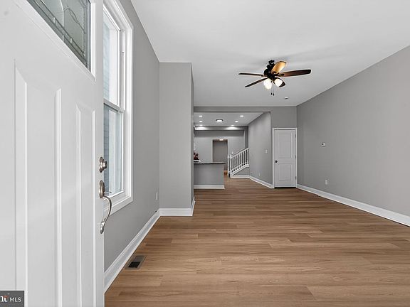 5th image of 325 Monmouth St