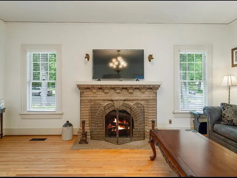 1402 S Elwood Ave — Photo 4