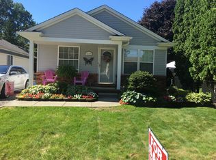 13240 Delavern St, Gibraltar, MI 48173