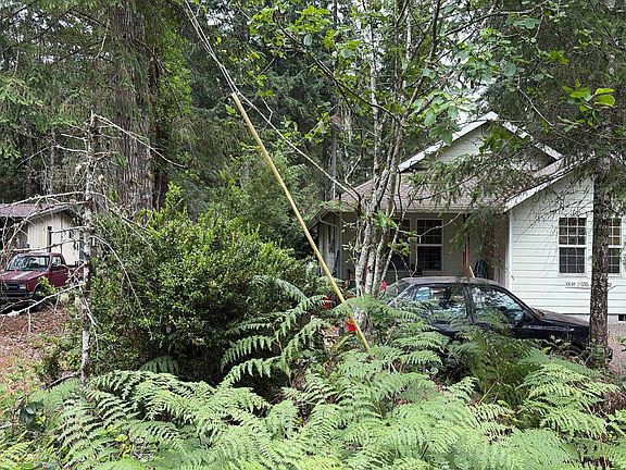 3rd image of 71 NE Madrona Ct