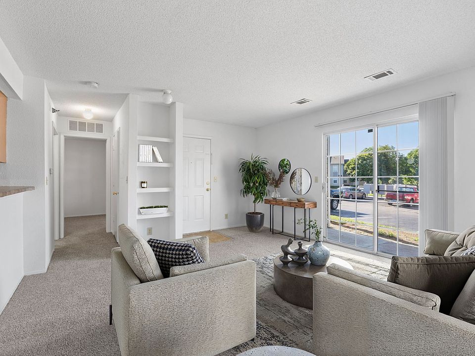 Three Bedroom - 3 Bed / 2 Bath - 989 Sq.Ft.