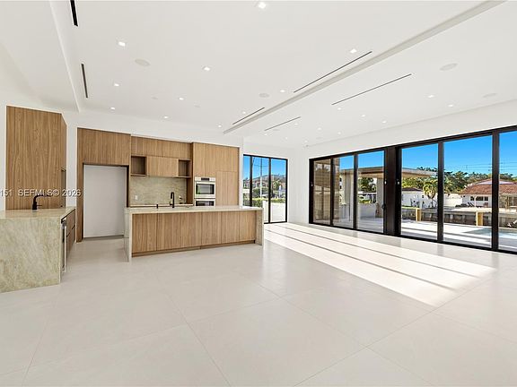 4th image of 2050 S Hibiscus Dr