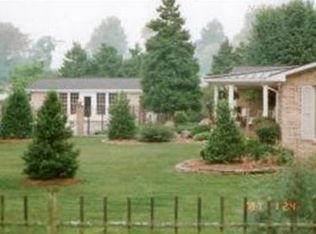 153 E Gate Dr, La Follette, TN 37766