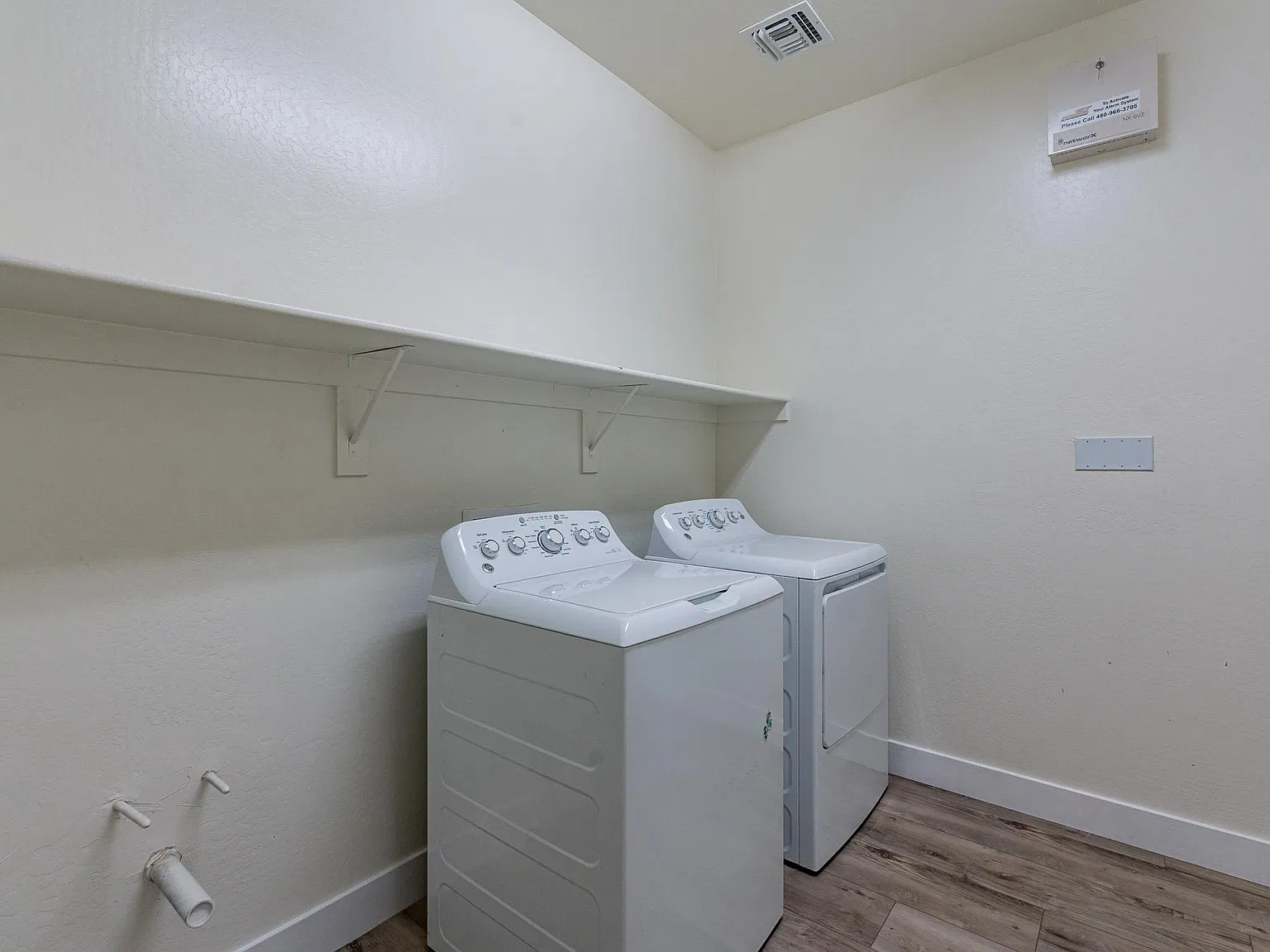 4 bed, 2309 sqft, $3,150 — Photo 2