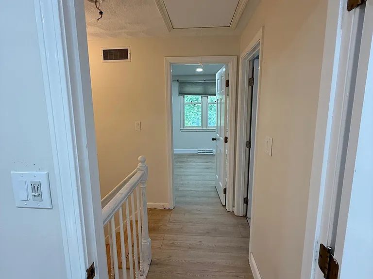 Pathway between 2 bedrooms