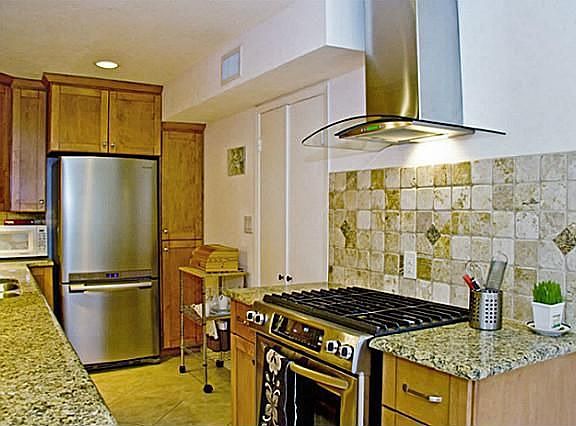 3rd image of 10637 Northboro St
