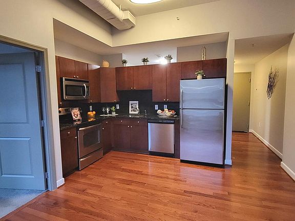 5th image of 155 Potomac Psge Unit 606