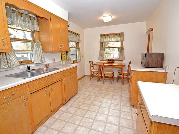 3rd image of 1407 McKinley St