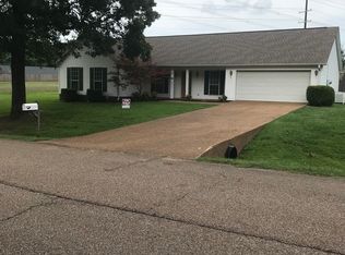 184 Weatheridge Dr, Jackson, TN 38305