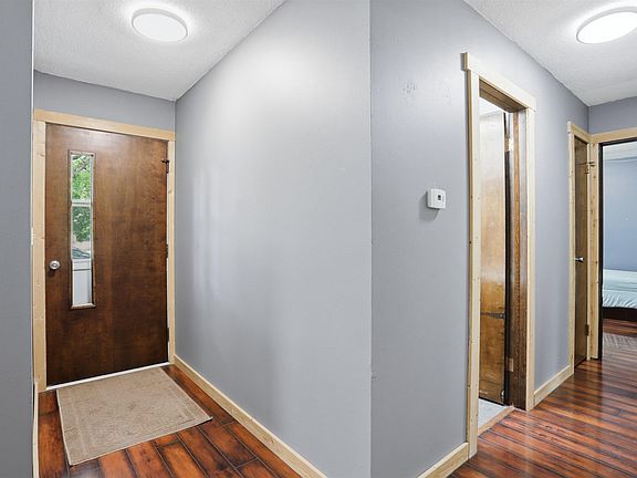 3rd image of 704 S Albert St