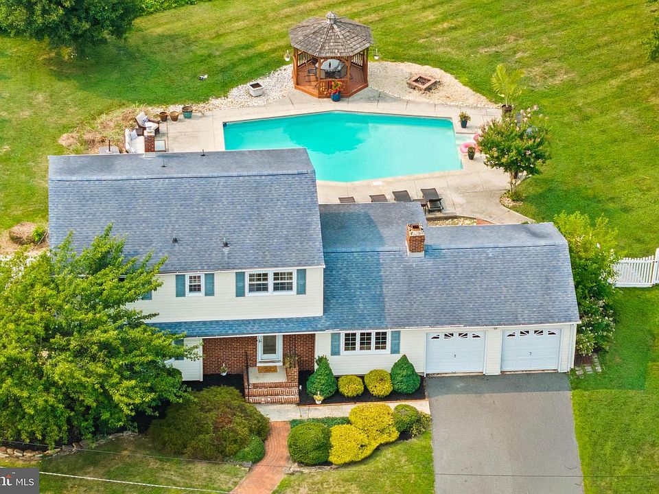 1st image of 14 Independence Dr